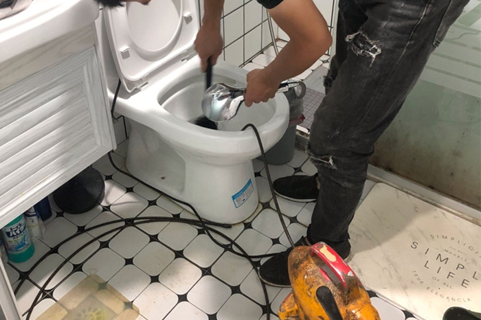 江孜马桶堵塞自己疏通还是找师傅?专业上门服务让你省时更省心